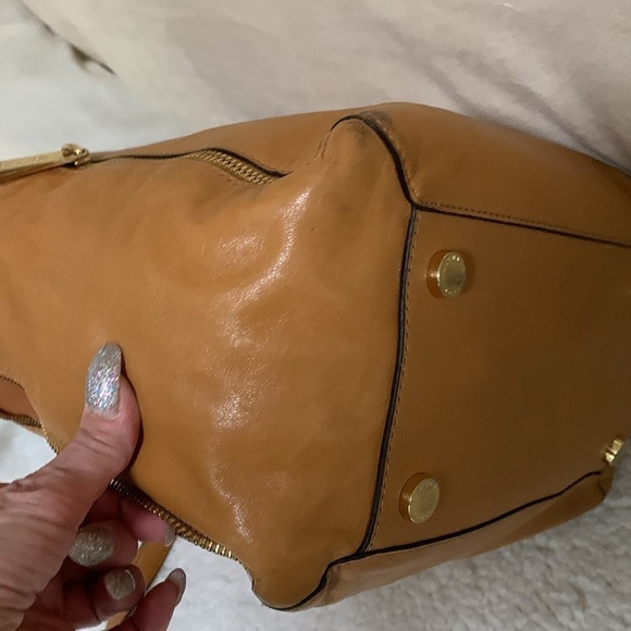 Michael Kors, camel leather tote with gold, zipper detailing and branding - Picture 7 of 13
